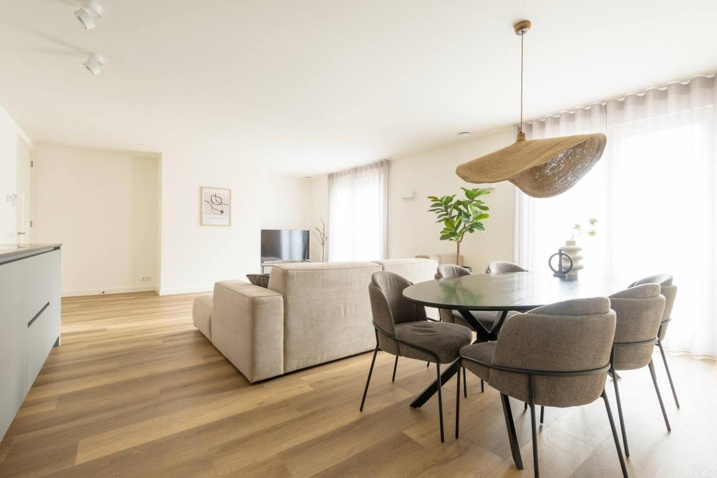 New Apartment In City Centre Large Ойршот Екстериор снимка